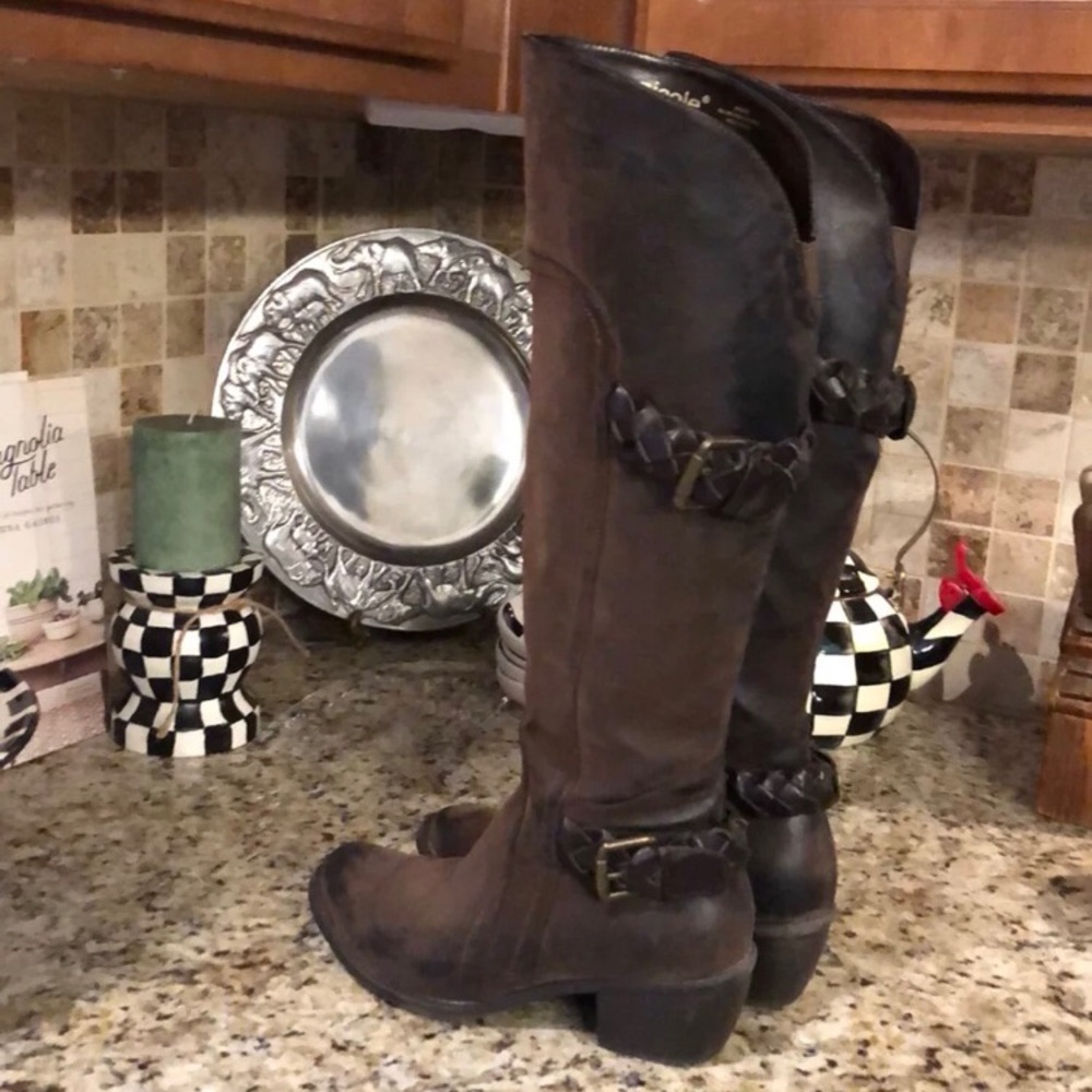 Boots - Picture 2 of 3
